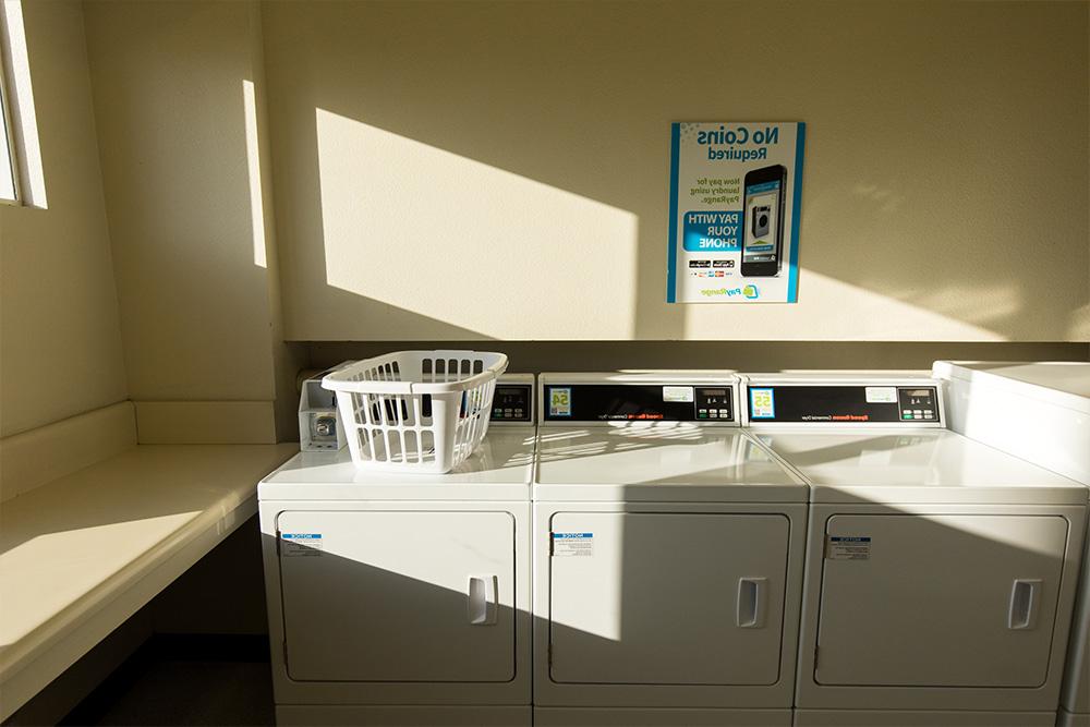 Washing machines in the laundry room at 气ρ